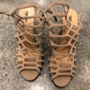 Strappy nude heel- 8
